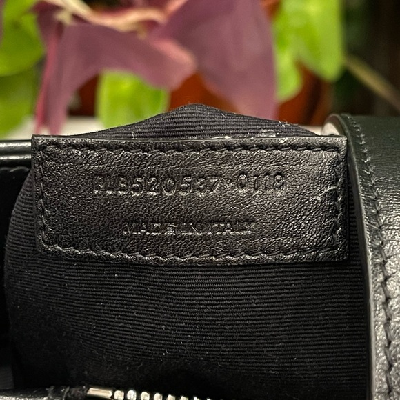 YSL
Black Quilted Y Leather Small LouLou Shopping Crossbody Tote Bag - Picture 10 of 16